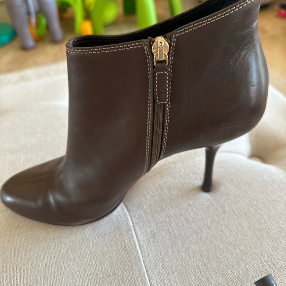 ✨ Gucci Brown Leather Heeled Booties✨ - Picture 3 of 9
